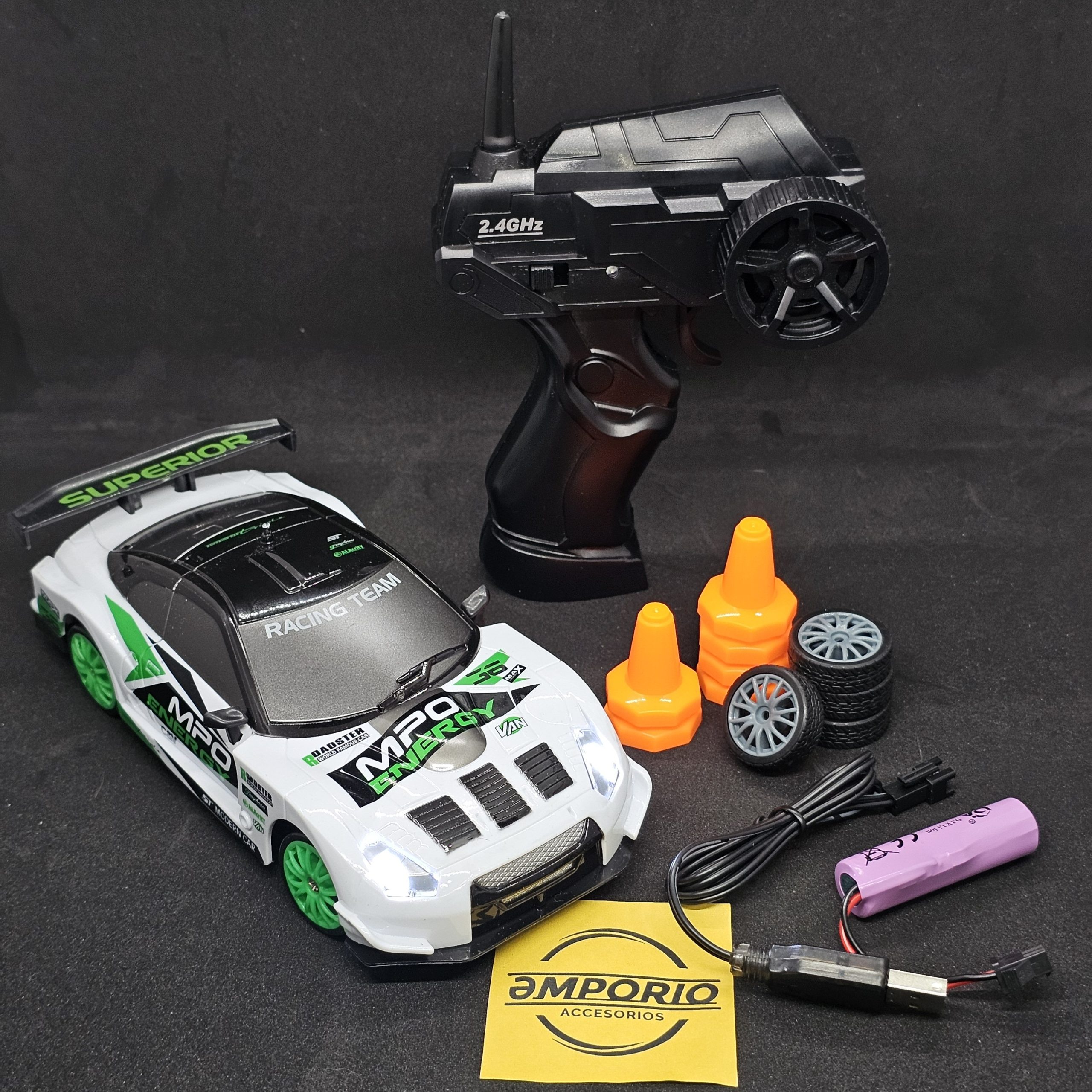 Auto Drift RC 2.4G de Colección a Control Remoto con Luces LED y Llantas Intercambiables - Image 3