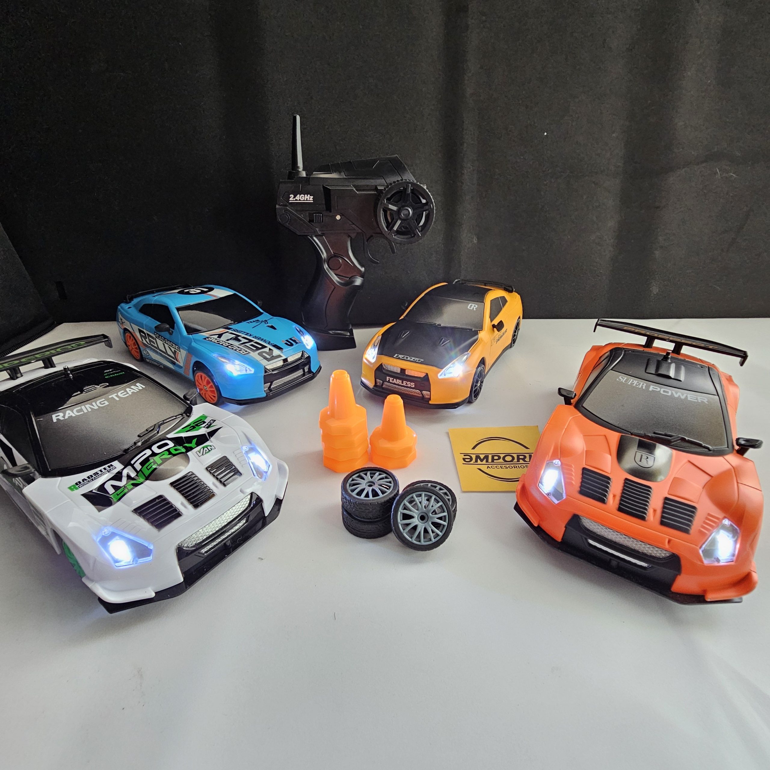 Auto Drift RC 2.4G de Colección a Control Remoto con Luces LED y Llantas Intercambiables