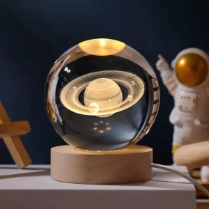 Lámpara Bola de Cristal Saturno LED 3D con Base de Madera